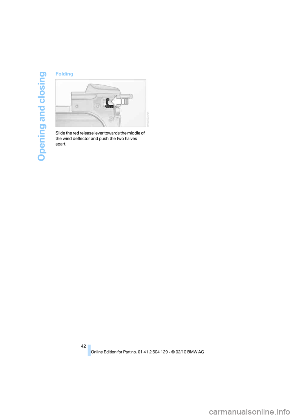 BMW 128I COUPE 2011 E82 Owners Manual Opening and closing
42
Folding
Slide the red release lever towards the middle of 
the wind deflector and push the two halves 
apart. 