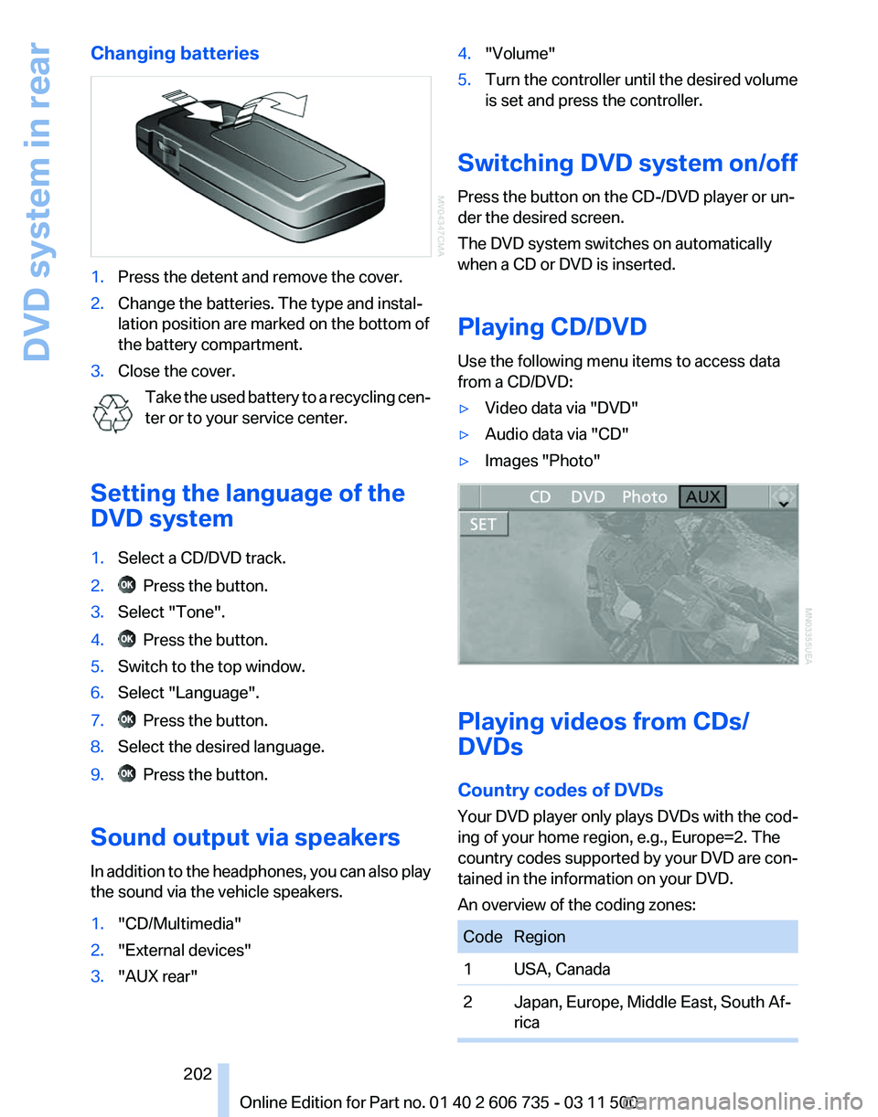 BMW X5M 2012 Owners Manual Changing batteries
1.
Press the detent and remove the cover.
2. Change the batteries. The type and instal‐
lation position are marked on the bottom of
the battery compartment.
3. Close the cover.
Ta