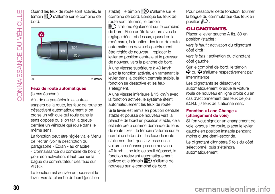 FIAT 500X 2017  Notice dentretien (in French) Quand les feux de route sont activés, le
témoin
s'allume sur le combiné de
bord.
Feux de route automatiques
(le cas échéant)
Afin de ne pas éblouir les autres
usagers de la route, les feux d