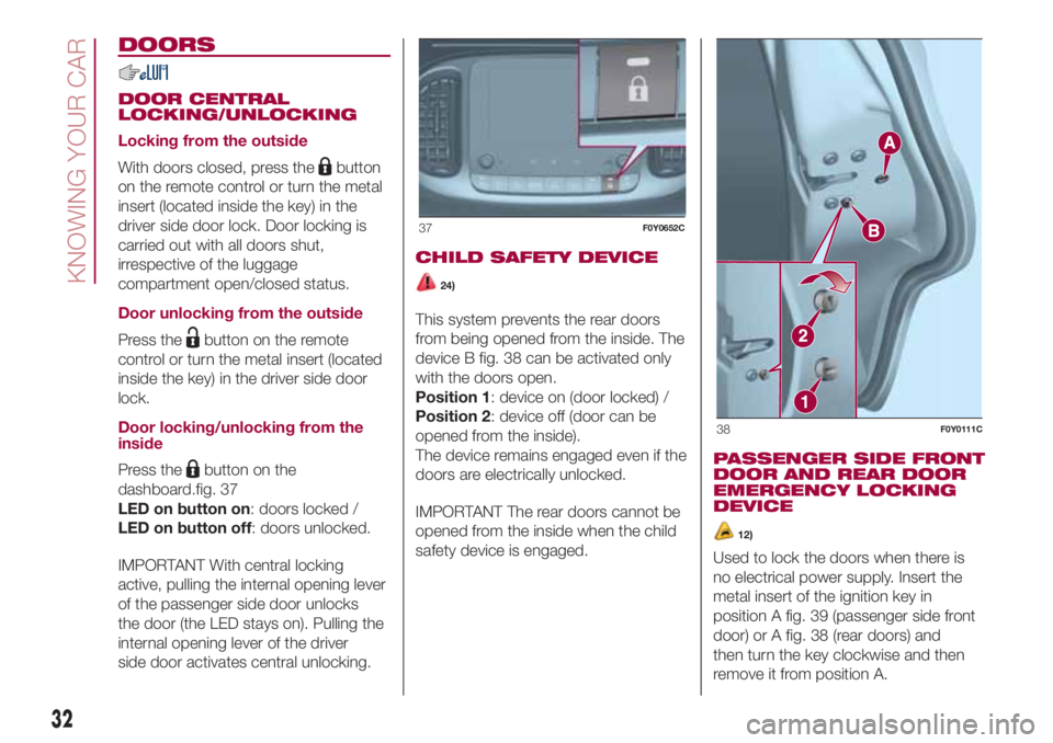 FIAT 500L 2018  Owner handbook (in English) DOORS
DOOR CENTRAL
LOCKING/UNLOCKING
Locking from the outside
With doors closed, press the
button
on the remote control or turn the metal
insert (located inside the key) in the
driver side door lock. 
