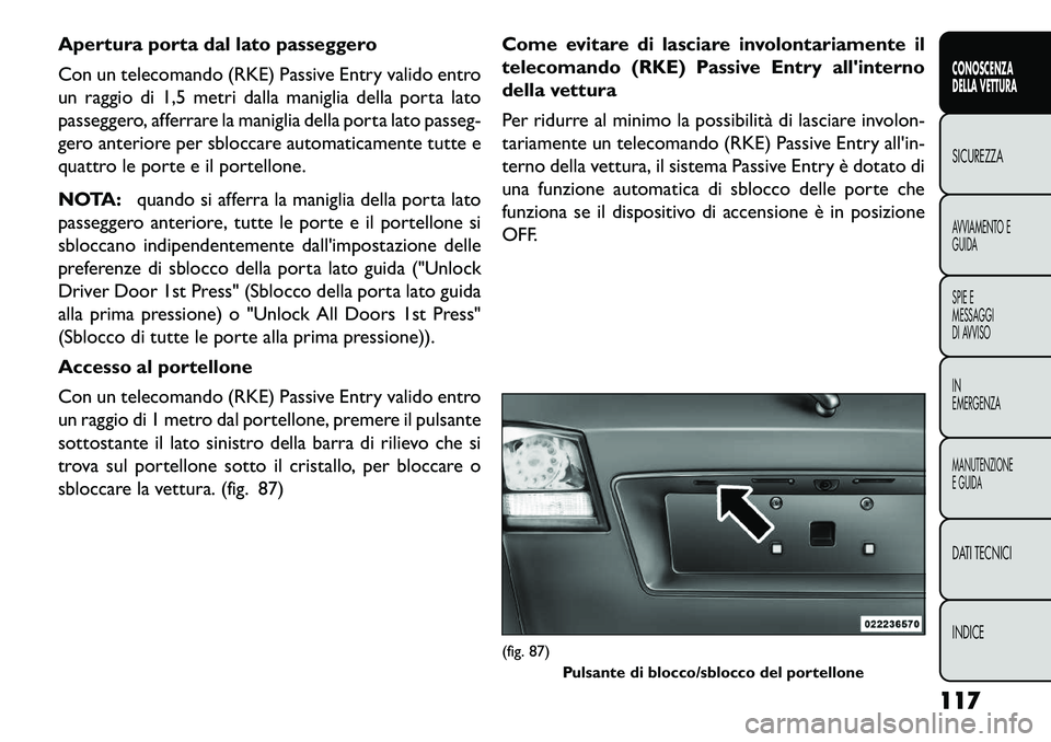 FIAT FREEMONT 2013  Libretto Uso Manutenzione (in Italian) Apertura porta dal lato passeggero
Con un telecomando (RKE) Passive Entry valido entro
un raggio di 1,5 metri dalla maniglia della porta lato
passeggero, afferrare la maniglia della porta lato passeg-