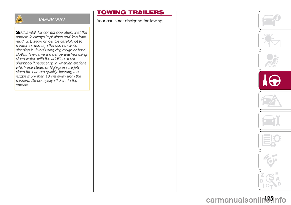 FIAT 124 SPIDER 2016 2.G Owners Manual IMPORTANT
29)It is vital, for correct operation, that the
camera is always kept clean and free from
mud, dirt, snow or ice. Be careful not to
scratch or damage the camera while
cleaning it. Avoid usin