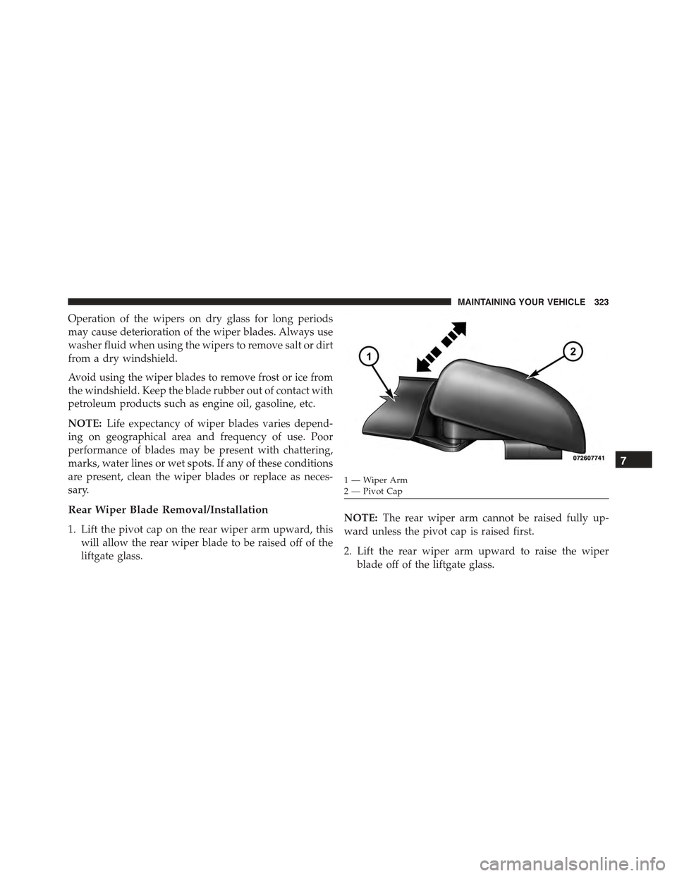 FIAT 500 ABARTH 2013 2.G Owners Manual Operation of the wipers on dry glass for long periods
may cause deterioration of the wiper blades. Always use
washer fluid when using the wipers to remove salt or dirt
from a dry windshield.
Avoid usi