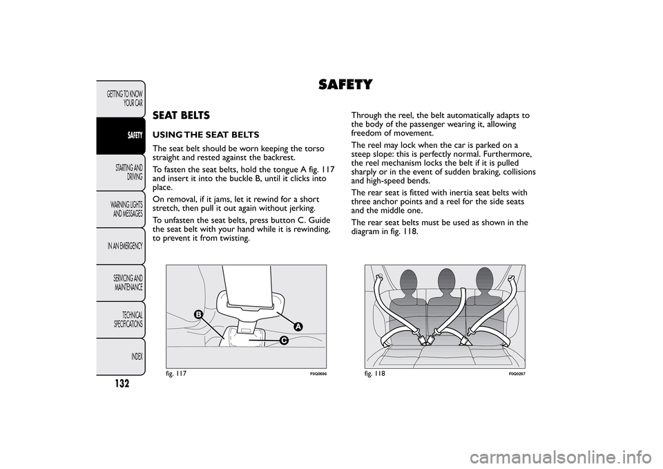 FIAT BRAVO 2012 2.G Owners Manual SAFETY
SEAT BELTSUSING THE SEAT BELTS
The seat belt should be worn keeping the torso
straight and rested against the backrest.
To fasten the seat belts, hold the tongue A fig. 117
and insert it into t
