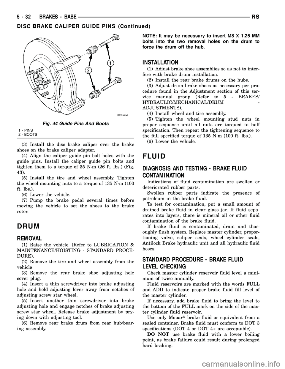 DODGE TOWN AND COUNTRY 2004  Service Manual (3) Install the disc brake caliper over the brake
shoes on the brake caliper adapter.
(4) Align the caliper guide pin bolt holes with the
guide pins. Install the caliper guide pin bolts and
tighten th