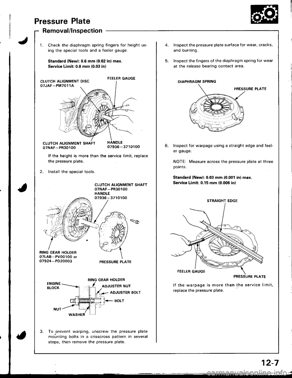 HONDA INTEGRA 1998 4.G Workshop Manual Pressure Plate
Removal/lnspectaon
1. Check the diaphragm spring fingers for height us-
ing the special tools and a feeler gauge.
Standsrd (New): 0.6 mm (0.02 in) max.
Service Limit: 0.8 mm {0.03 in)
0