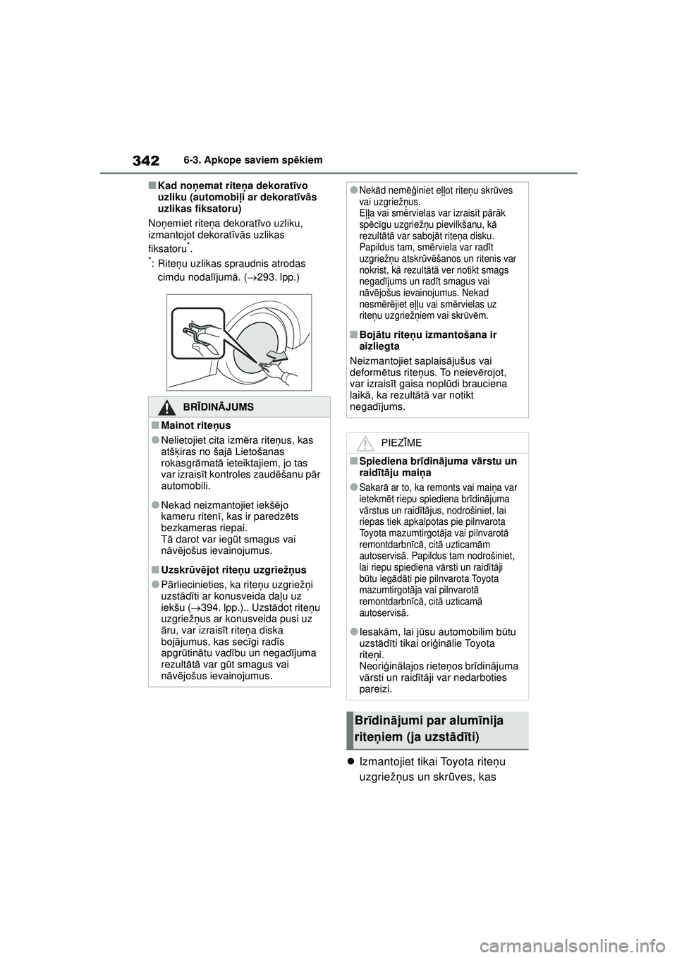 TOYOTA YARIS 2022  Lietošanas Instrukcija (in Latvian) 342
Owners Manual_Europe_M52M05_LV
6-3. Apkope saviem spēkiem
■Kad no ņemat rite ņa dekorat īvo 
uzliku (automobi ļi ar dekorat īv ā s 
uzlikas fiksatoru)
No ņemiet rite ņa dekorat īvo uzl
