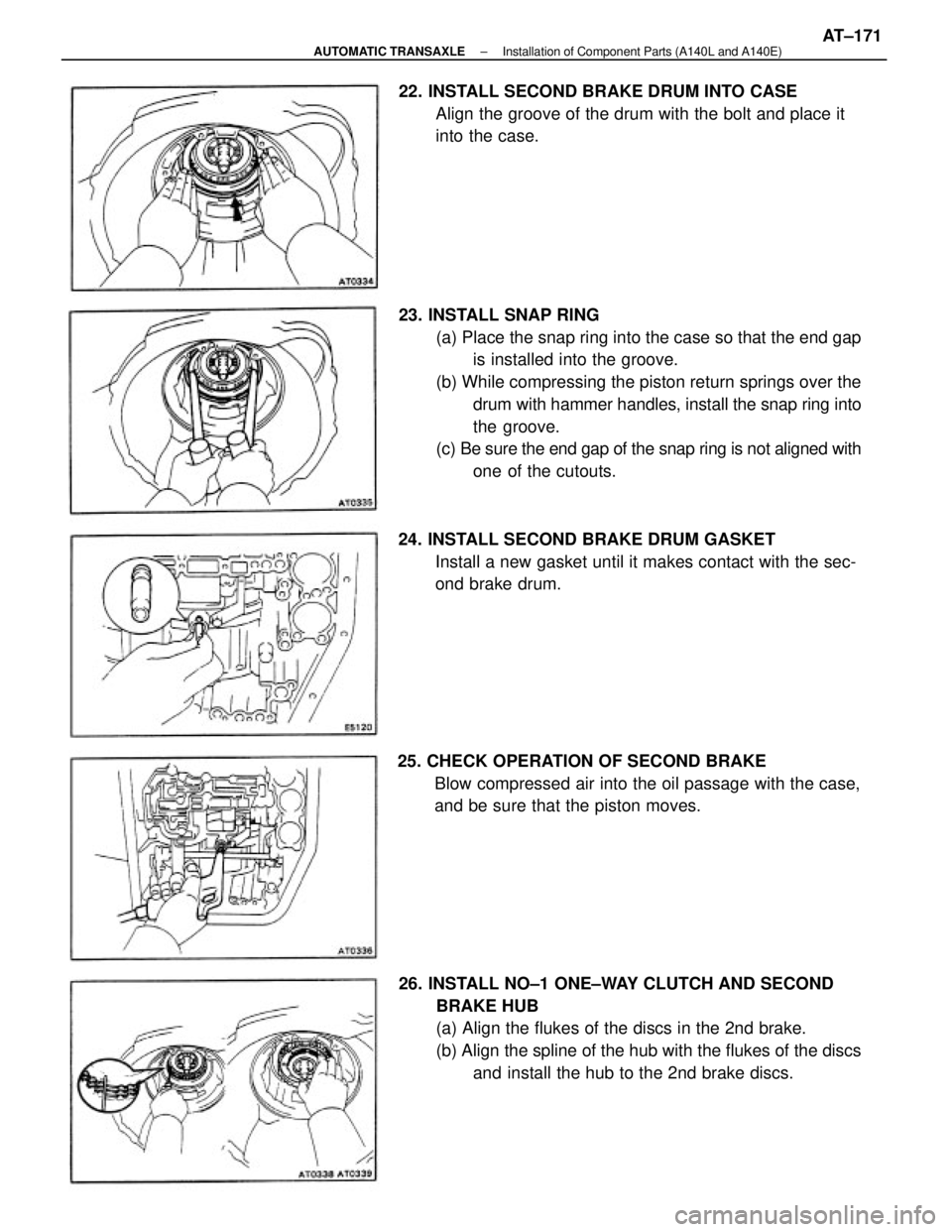 TOYOTA CAMRY V20 1986  Service Information 23. INSTALL SNAP RING
(a) Place the snap ring into the case so that the end gap
is installed into the groove.
(b) While compressing the piston return springs over the
drum with hammer handles, install