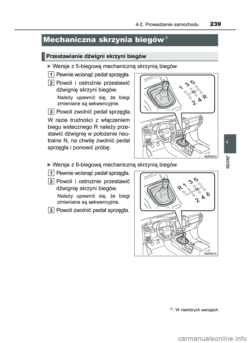 TOYOTA HILUX 2022  Instrukcja obsługi (in Polish) óWersje z 5-biegowà mechanicznà skrzynià biegów
Pewnie wcisnàç peda∏ sprz´g∏a.
Powoli  i ostro˝nie  przestawiç
dêwigni´ skrzyni biegów.
Nale˝y  upewniç  si´,  ˝e  biegi
zmieniane 