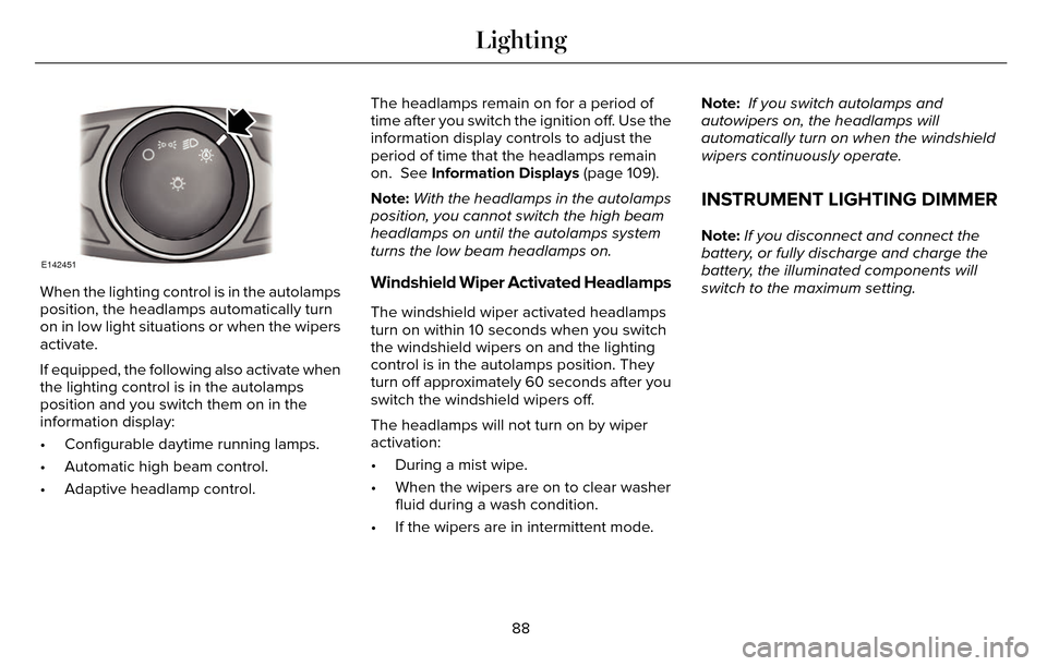 LINCOLN MKZ 2016  Owners Manual E142451
When the lighting control is in the autolamps
position, the headlamps automatically turn
on in low light situations or when the wipers
activate.
If equipped, the following also activate when
t