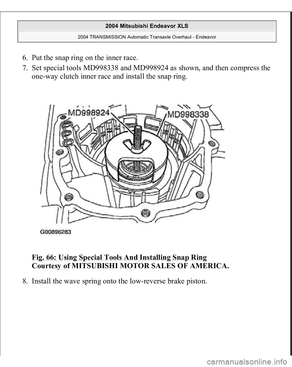 MITSUBISHI ENDEAVOR 2004  Service Repair Manual 6. Put the snap ring on the inner race.  
7. Set special tools MD998338 and MD998924 as shown, and then compress the 
one-way clutch inner race and install the snap ring. 
Fig. 66: Using Special Tools
