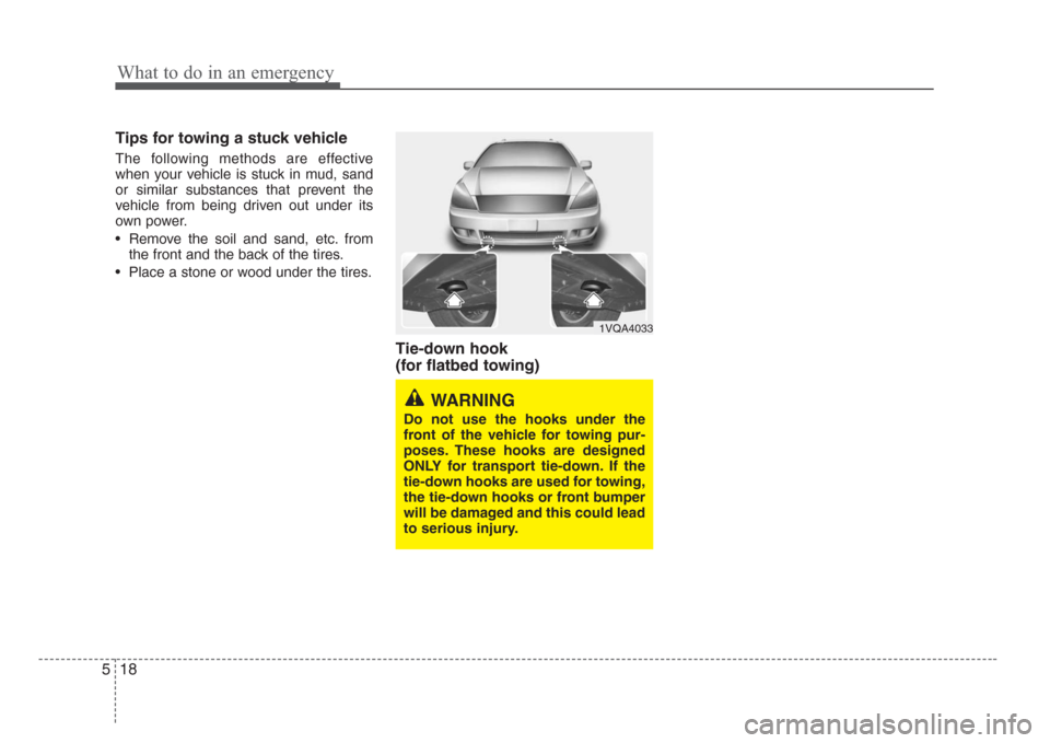 KIA Sedona 2008 2.G Owners Manual What to do in an emergency
18 5
Tips for towing a stuck vehicle
The following methods are effective
when your vehicle is stuck in mud, sand
or similar substances that prevent the
vehicle from being dr