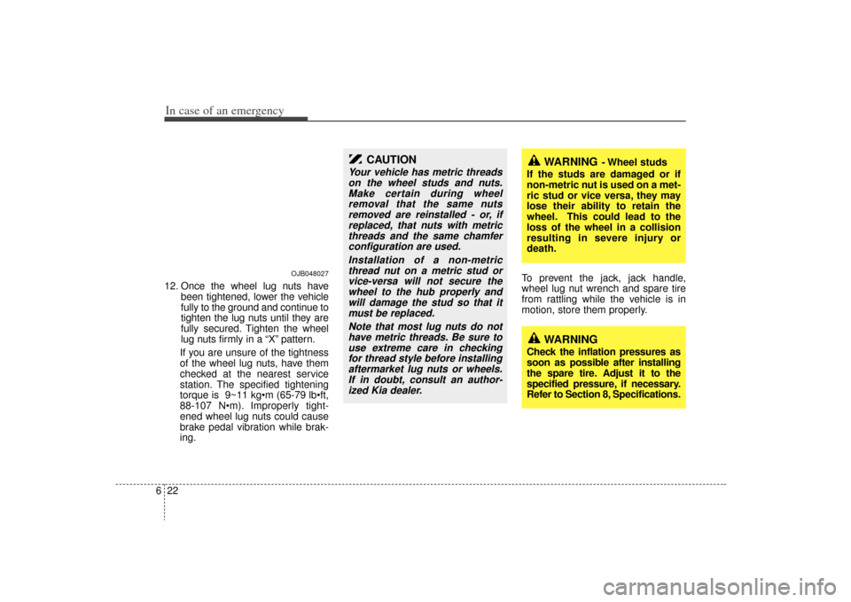 KIA Rio 2009 2.G Owners Manual In case of an emergency22
612. Once the wheel lug nuts have
been tightened, lower the vehicle
fully to the ground and continue to
tighten the lug nuts until they are
fully secured. Tighten the wheel
l