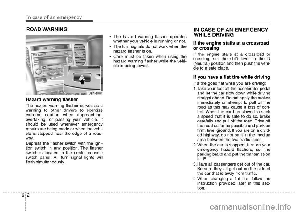 KIA Rio 2010 2.G Owners Manual In case of an emergency
26
ROAD WARNING 
Hazard warning flasher  
The hazard warning flasher serves as a
warning to other drivers to exercise
extreme caution when approaching,
overtaking, or passing y