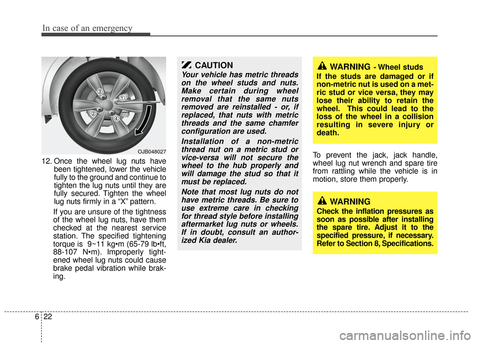 KIA Rio 2010 2.G Owners Manual In case of an emergency
22
6
12. Once the wheel lug nuts have
been tightened, lower the vehicle
fully to the ground and continue to
tighten the lug nuts until they are
fully secured. Tighten the wheel