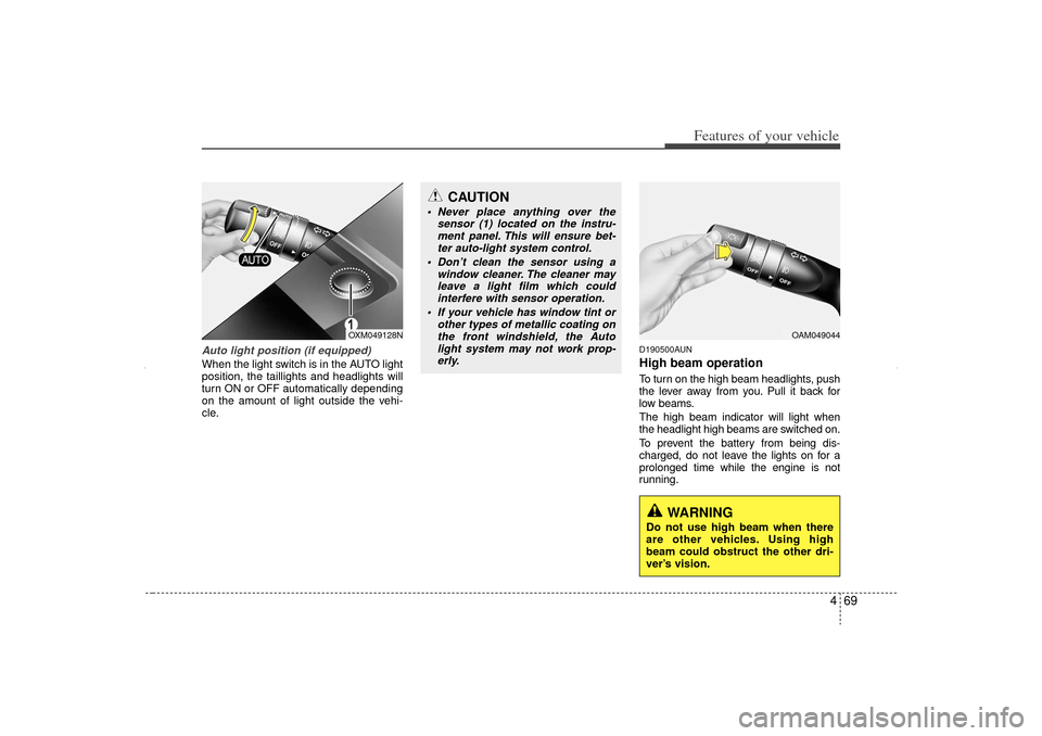 KIA Sorento 2012 2.G User Guide 469
Features of your vehicle
Auto light position (if equipped)When the light switch is in the AUTO light
position, the taillights and headlights will
turn ON or OFF automatically depending
on the amou