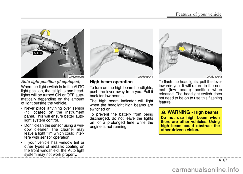 KIA Soul 2013 1.G Owners Manual 467
Features of your vehicle
Auto light position (if equipped)
When the light switch is in the AUTO
light position, the taillights and head-
lights will be turned ON or OFF auto-
matically depending o