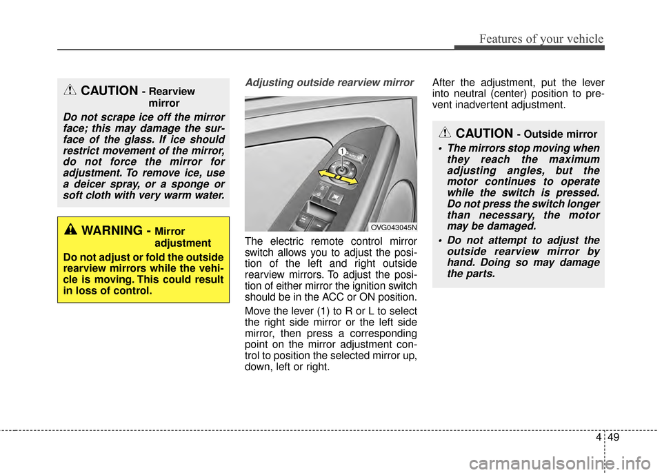 KIA Cadenza 2015 1.G Owners Manual 449
Features of your vehicle
Adjusting outside rearview mirror
The electric remote control mirror
switch allows you to adjust the posi-
tion of the left and right outside
rearview mirrors. To adjust t