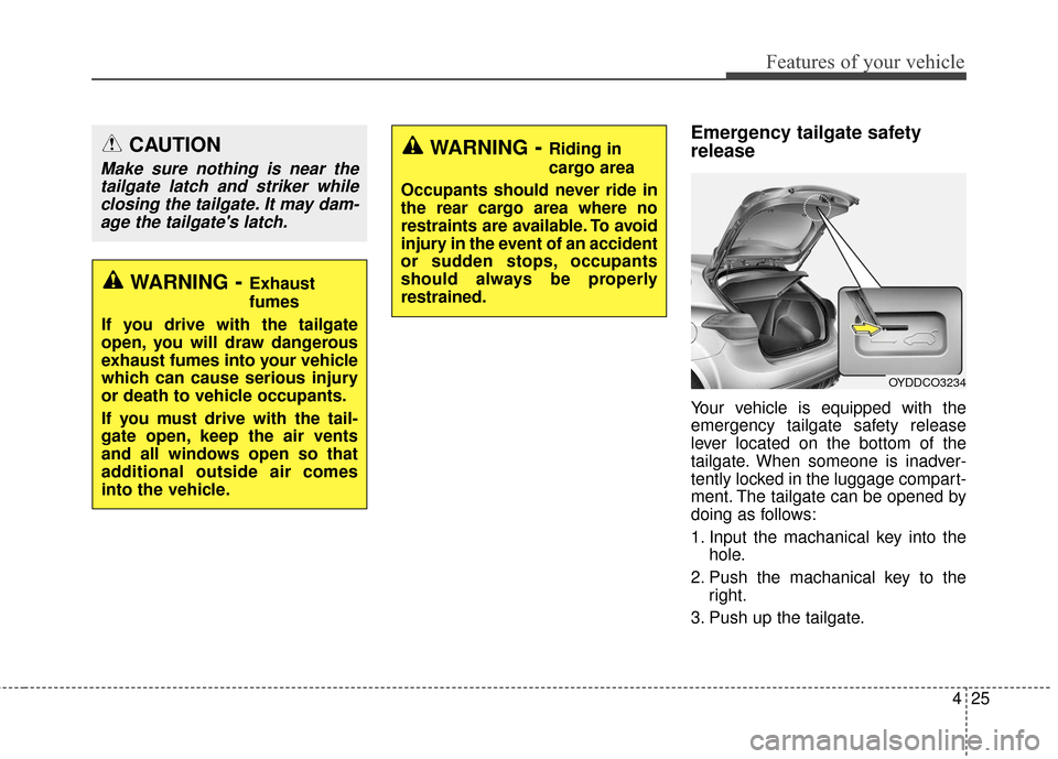 KIA Forte 2016 2.G Owners Manual 425
Features of your vehicle
Emergency tailgate safety
release
Your vehicle is equipped with the
emergency tailgate safety release
lever located on the bottom of the
tailgate. When someone is inadver-