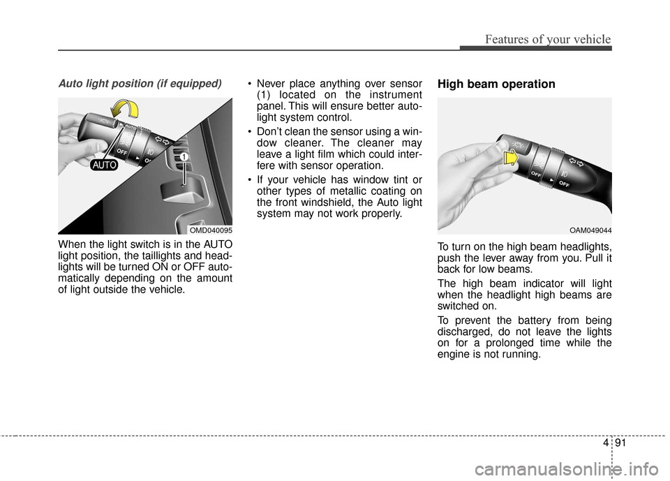 KIA Soul 2016 2.G Owners Manual 491
Features of your vehicle
Auto light position (if equipped)
When the light switch is in the AUTO
light position, the taillights and head-
lights will be turned ON or OFF auto-
matically depending o