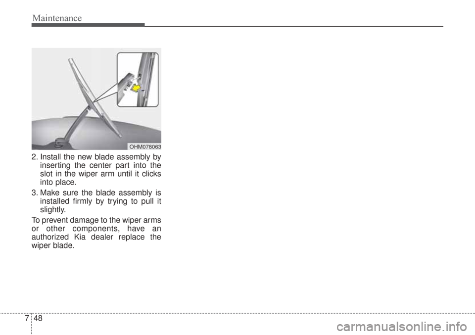 KIA Sorento 2017 3.G Owners Manual Maintenance
48
7
2. Install the new blade assembly by
inserting the center part into the
slot in the wiper arm until it clicks
into place.
3. Make sure the blade assembly is installed firmly by trying