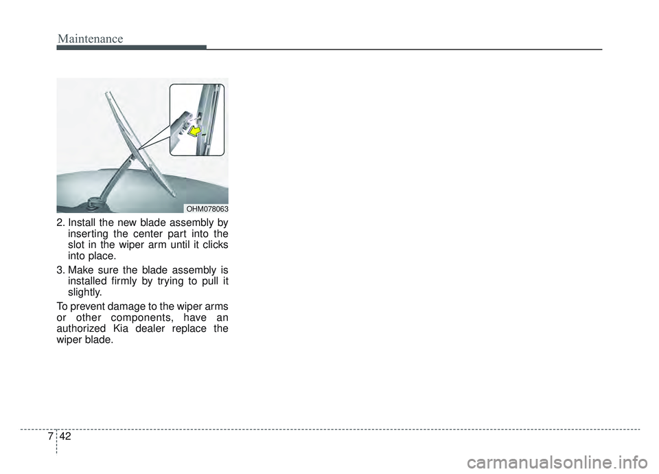 KIA SPORTAGE 2022  Owners Manual Maintenance
42
7
2. Install the new blade assembly by
inserting the center part into the
slot in the wiper arm until it clicks
into place.
3. Make sure the blade assembly is installed firmly by trying
