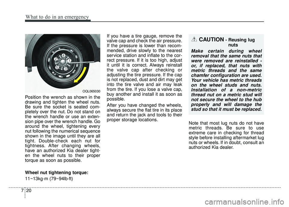 KIA SPORTAGE 2018  Owners Manual What to do in an emergency
20
7
Position the wrench as shown in the
drawing and tighten the wheel nuts.
Be sure the socket is seated com-
pletely over the nut. Do not stand on
the wrench handle or use