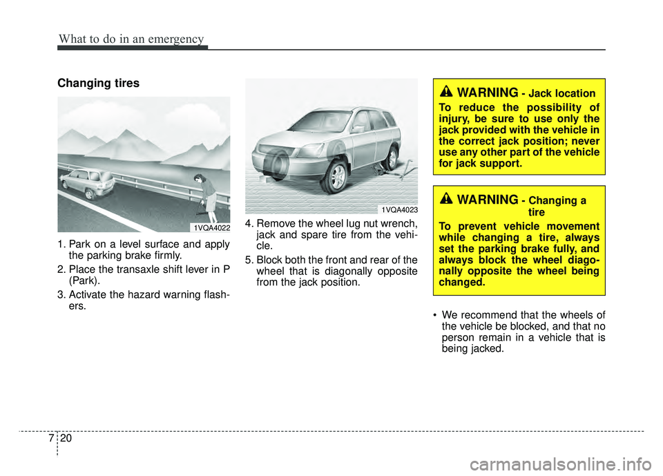 KIA NIRO 2017  Owners Manual What to do in an emergency
20
7
Changing tires
1. Park on a level surface and apply
the parking brake firmly.
2. Place the transaxle shift lever in P (Park).
3. Activate the hazard warning flash- ers.