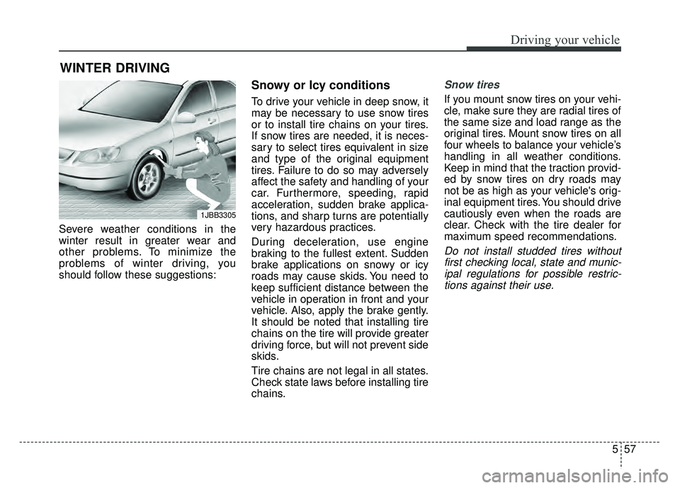 KIA OPTIMA HYBRID 2015  Owners Manual 557
Driving your vehicle
Severe weather conditions in the
winter result in greater wear and
other problems. To minimize the
problems of winter driving, you
should follow these suggestions:
Snowy or Ic