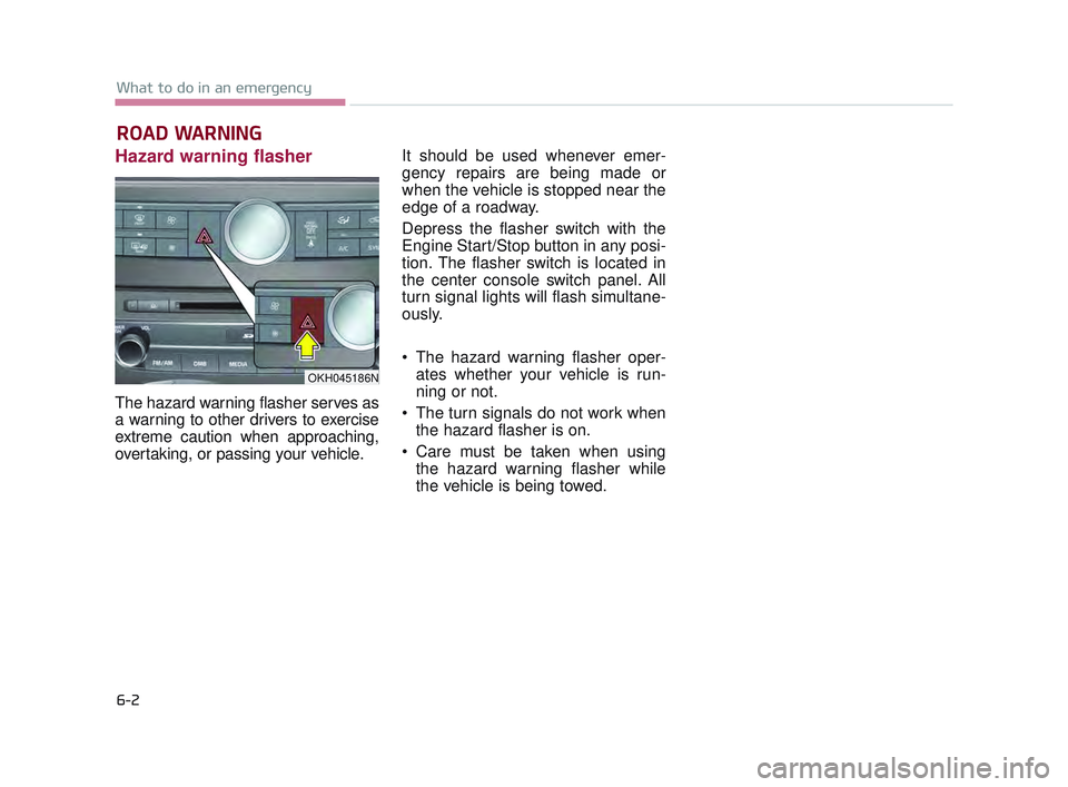 KIA K900 2017  Owners Manual ROAD WARNING 
Hazard warning flasher
The hazard warning flasher serves as
a warning to other drivers to exercise
extreme caution when approaching,
overtaking, or passing your vehicle. It should be use