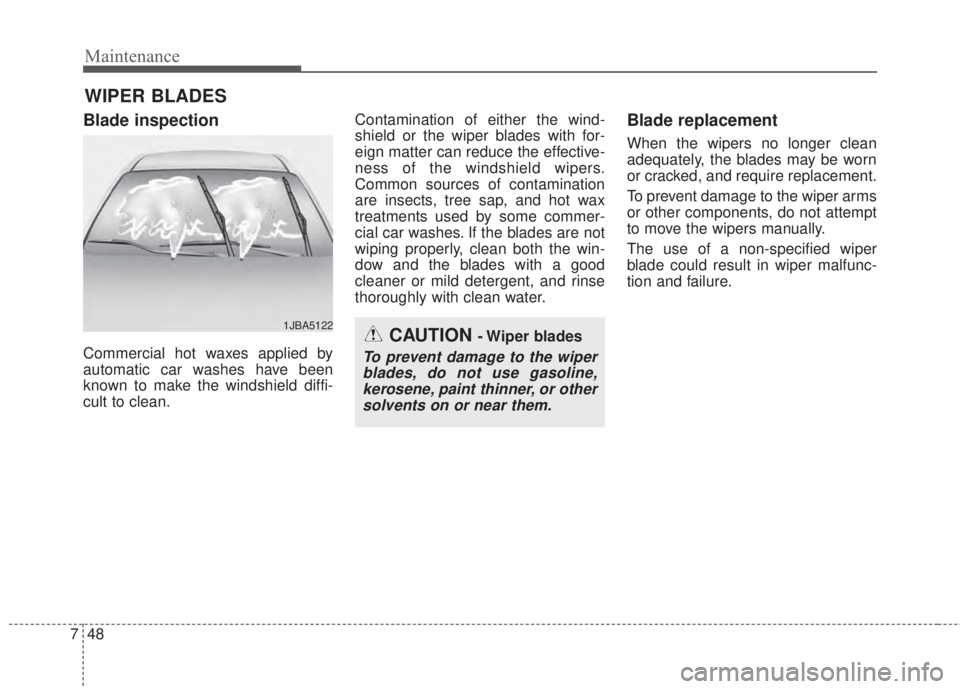 KIA FORTE 5 2017  Owners Manual Maintenance
48 7
WIPER BLADES 
Blade inspection
Commercial hot waxes applied by
automatic car washes have been
known to make the windshield diffi-
cult to clean.Contamination of either the wind-
shiel