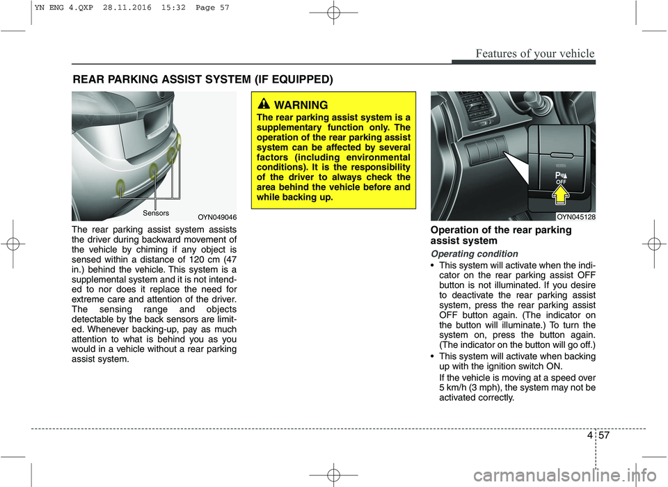 KIA VENGA 2016  Owners Manual 457
Features of your vehicle
The rear parking assist system assists 
the driver during backward movement of
the vehicle by chiming if any object issensed within a distance of 120 cm (47
in.) behind th