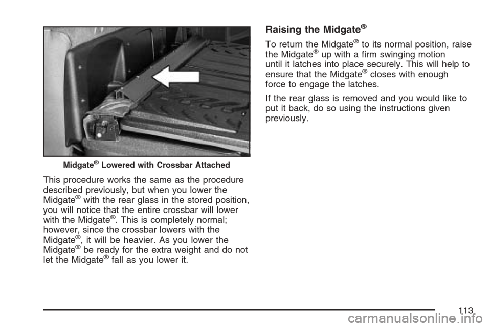 CADILLAC ESCALADE EXT 2007 3.G Owners Manual This procedure works the same as the procedure
described previously, but when you lower the
Midgate
®with the rear glass in the stored position,
you will notice that the entire crossbar will lower
wi