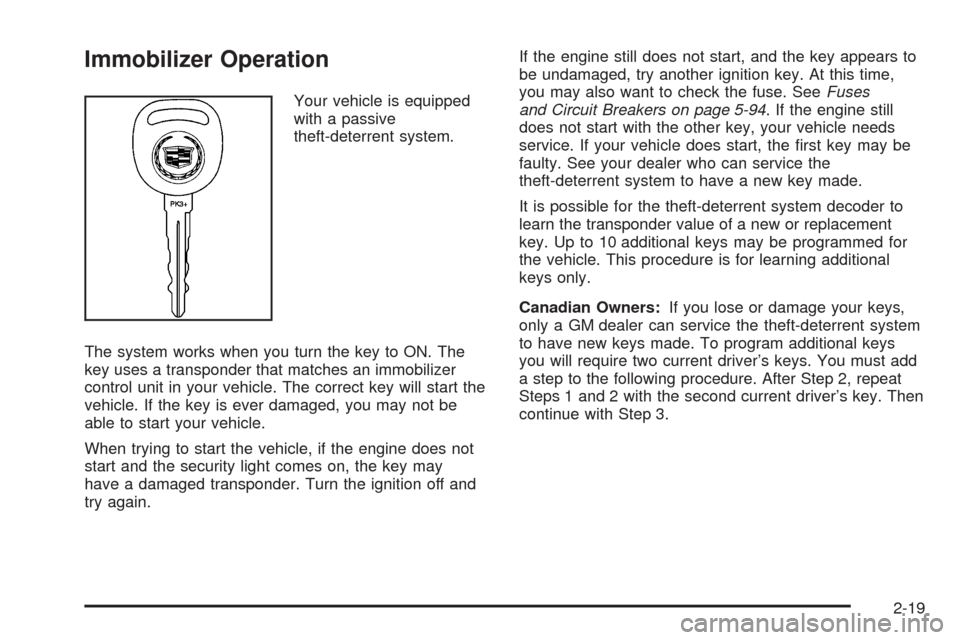 CADILLAC SRX 2005 1.G Owners Manual Immobilizer Operation
Your vehicle is equipped
with a passive
theft-deterrent system.
The system works when you turn the key to ON. The
key uses a transponder that matches an immobilizer
control unit 