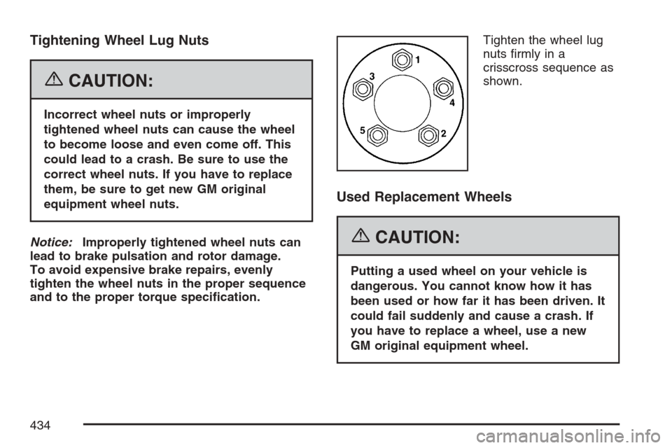 CADILLAC XLR V 2007 1.G Owners Manual Tightening Wheel Lug Nuts
{CAUTION:
Incorrect wheel nuts or improperly
tightened wheel nuts can cause the wheel
to become loose and even come off. This
could lead to a crash. Be sure to use the
correc