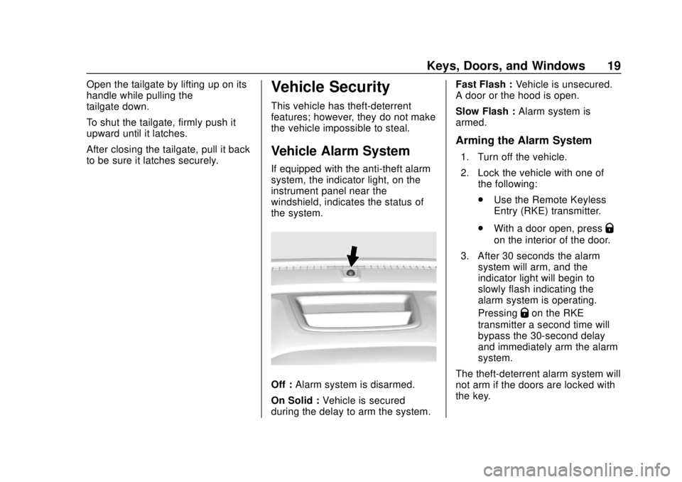 CHEVROLET COLORADO 2020  Owners Manual Chevrolet Colorado Owner Manual (GMNA-Localizing-U.S./Canada/Mexico-
13566640) - 2020 - CRC - 9/30/19
Keys, Doors, and Windows 19
Open the tailgate by lifting up on its
handle while pulling the
tailga