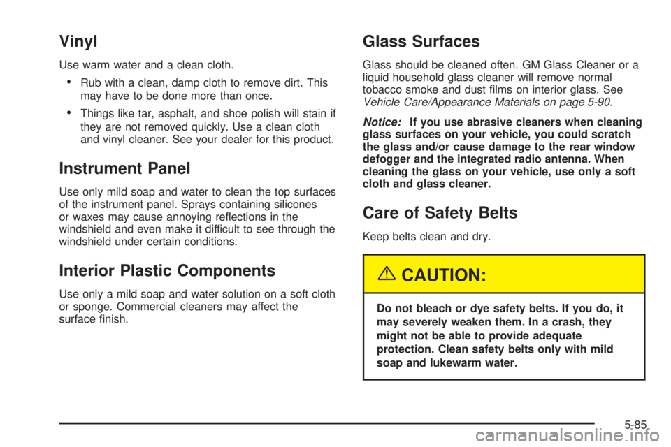 CHEVROLET EXPRESS 2005  Owners Manual Vinyl
Use warm water and a clean cloth.
Rub with a clean, damp cloth to remove dirt. This
may have to be done more than once.
Things like tar, asphalt, and shoe polish will stain if
they are not rem