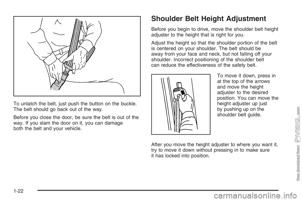 CHEVROLET KODIAK 2006 Owners Manual To unlatch the belt, just push the button on the buckle.
The belt should go back out of the way.
Before you close the door, be sure the belt is out of the
way. If you slam the door on it, you can dama