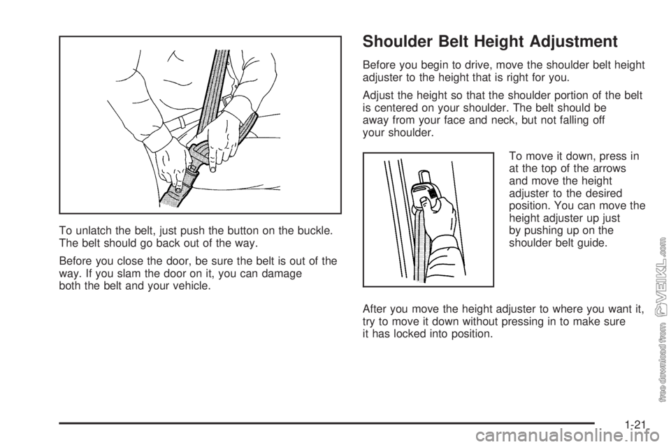 CHEVROLET KODIAK 2005 Owners Manual To unlatch the belt, just push the button on the buckle.
The belt should go back out of the way.
Before you close the door, be sure the belt is out of the
way. If you slam the door on it, you can dama