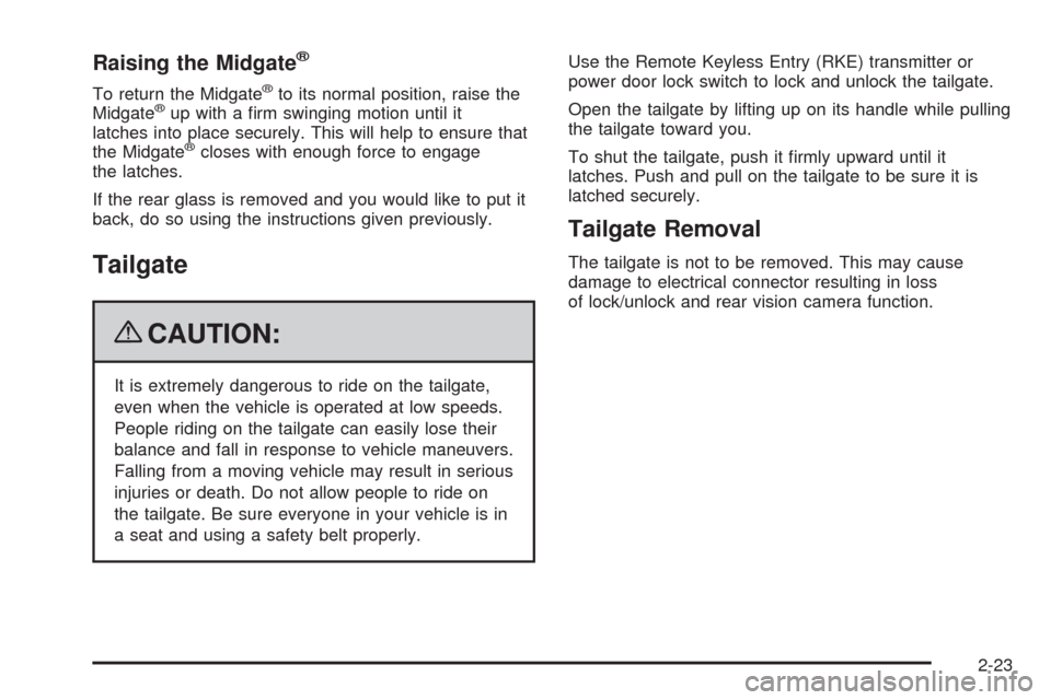 CHEVROLET AVALANCHE 2009 2.G Owners Manual Raising the Midgate®
To return the Midgate®to its normal position, raise the
Midgate®up with a �rm swinging motion until it
latches into place securely. This will help to ensure that
the Midgate
®