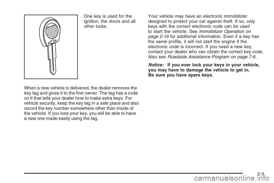 CHEVROLET AVEO 2006 1.G Owners Manual One key is used for the
ignition, the doors and all
other locks.
When a new vehicle is delivered, the dealer removes the
key tag and gives it to the ﬁrst owner. The tag has a code
on it that tells y