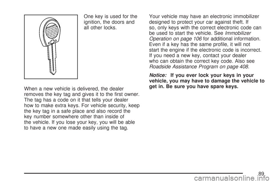 CHEVROLET AVEO 2007 1.G Manual Online One key is used for the
ignition, the doors and
all other locks.
When a new vehicle is delivered, the dealer
removes the key tag and gives it to the ﬁrst owner.
The tag has a code on it that tells y