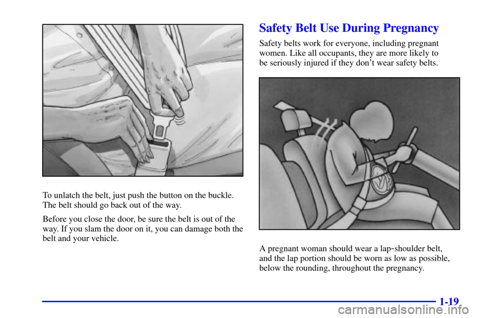 CHEVROLET CORVETTE 2002 5.G Owners Guide 1-19
To unlatch the belt, just push the button on the buckle.
The belt should go back out of the way.
Before you close the door, be sure the belt is out of the
way. If you slam the door on it, you can