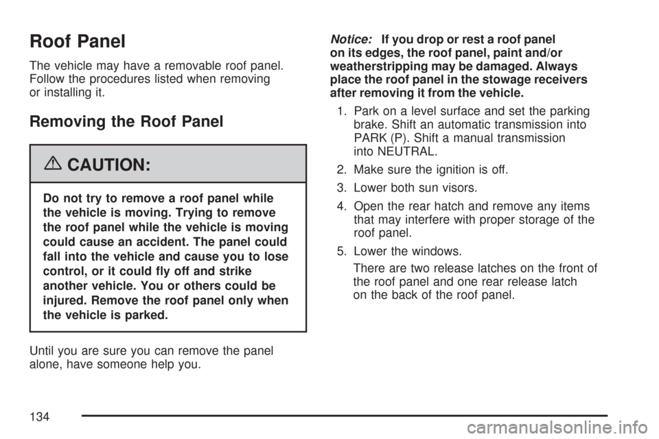 CHEVROLET CORVETTE 2007 6.G Owners Manual Roof Panel
The vehicle may have a removable roof panel.
Follow the procedures listed when removing
or installing it.
Removing the Roof Panel
{CAUTION:
Do not try to remove a roof panel while
the vehic