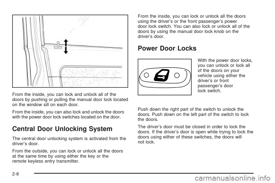 CHEVROLET EPICA 2005 1.G Owners Manual From the inside, you can lock and unlock all of the
doors by pushing or pulling the manual door lock located
on the window sill on each door.
From the inside, you can also lock and unlock the doors
wi