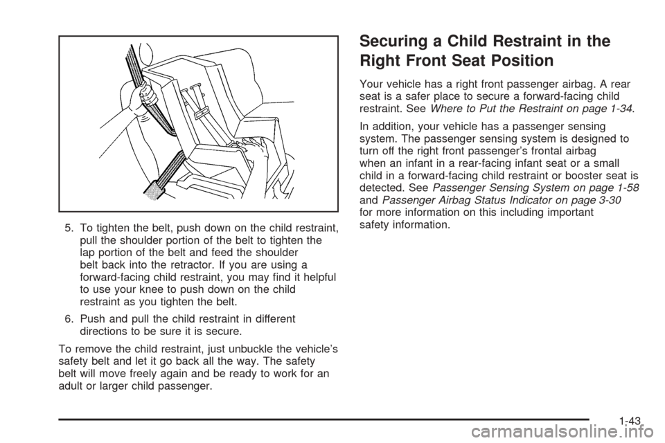 CHEVROLET OPTRA 5 2005 1.G Owners Manual 5. To tighten the belt, push down on the child restraint,
pull the shoulder portion of the belt to tighten the
lap portion of the belt and feed the shoulder
belt back into the retractor. If you are us