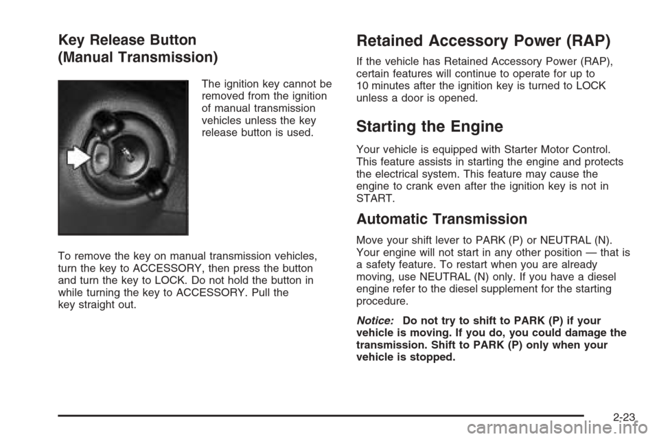 CHEVROLET SILVERADO 2005 1.G Owners Manual Key Release Button
(Manual Transmission)
The ignition key cannot be
removed from the ignition
of manual transmission
vehicles unless the key
release button is used.
To remove the key on manual transmi