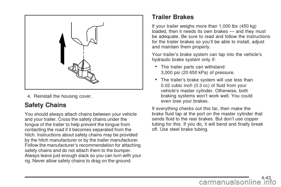 CHEVROLET SSR 2005 1.G Owners Manual 4. Reinstall the housing cover.
Safety Chains
You should always attach chains between your vehicle
and your trailer. Cross the safety chains under the
tongue of the trailer to help prevent the tongue 