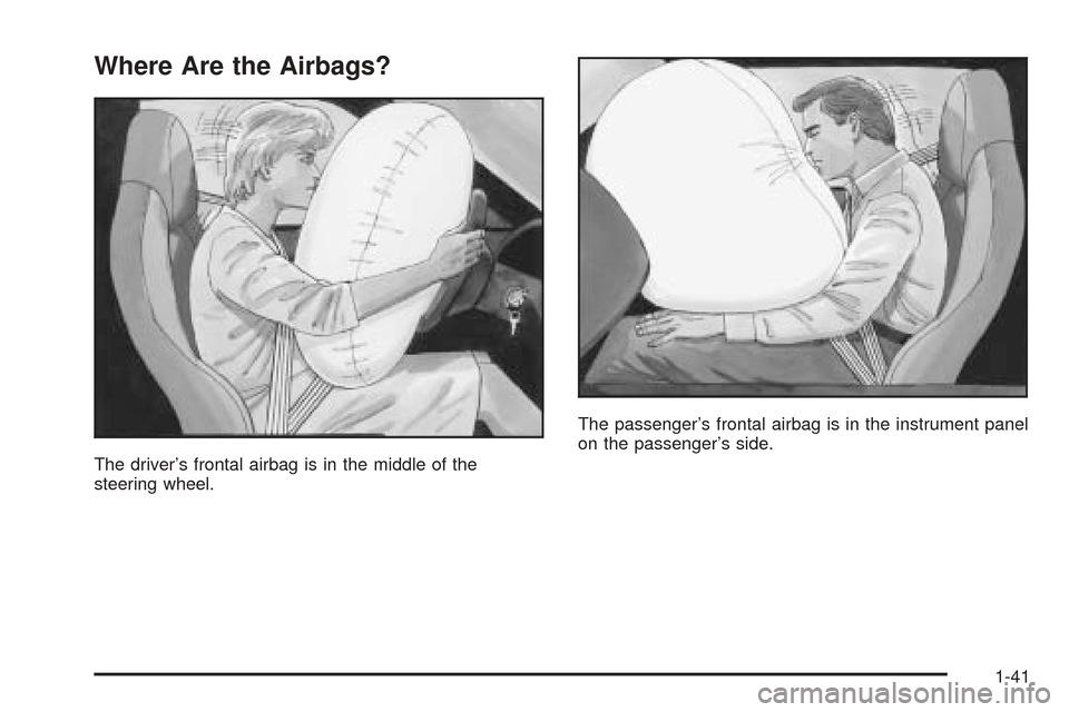 CHEVROLET SSR 2005 1.G Service Manual Where Are the Airbags?
The driver’s frontal airbag is in the middle of the
steering wheel.The passenger’s frontal airbag is in the instrument panel
on the passenger’s side.
1-41 