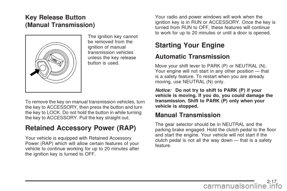 CHEVROLET SSR 2005 1.G Owners Manual Key Release Button
(Manual Transmission)
The ignition key cannot
be removed from the
ignition of manual
transmission vehicles
unless the key release
button is used.
To remove the key on manual transmi